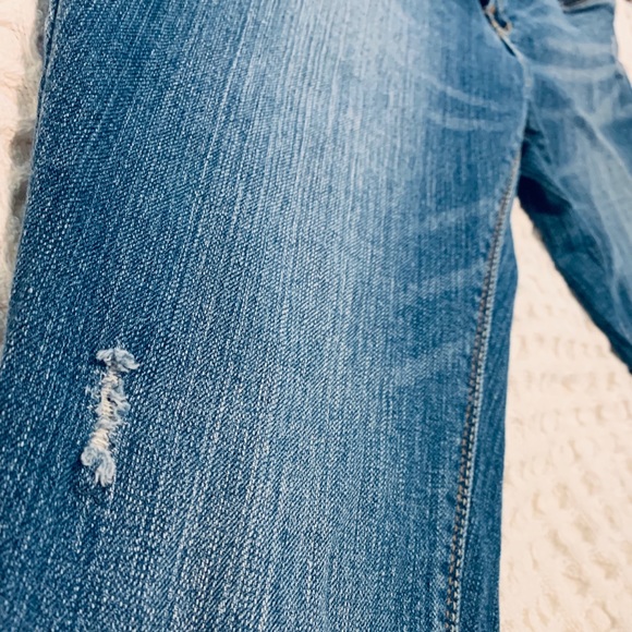 Levi’s Mid-Wash Jeans (Low-rise) - Picture 8 of 8